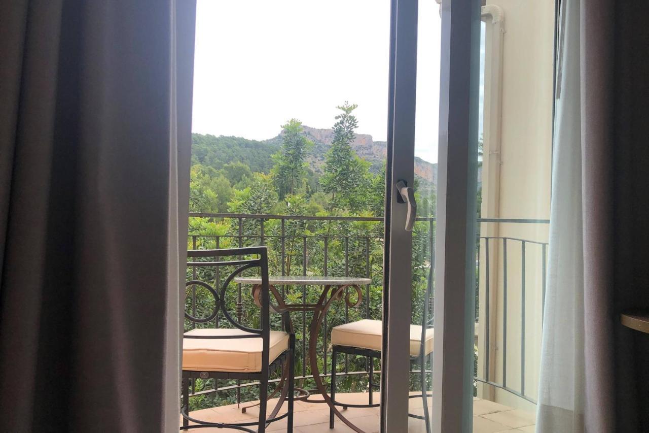 德尼亚拉塞拉万豪高尔夫度假村及水疗中心 外观 照片 A view of the balcony of a room at the hotel