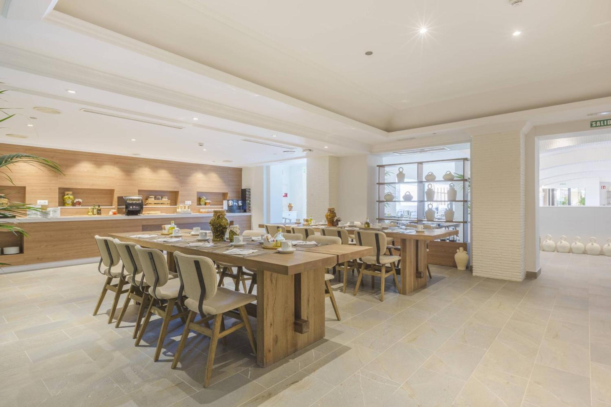德尼亚拉塞拉万豪高尔夫度假村及水疗中心 外观 照片 The dining room at the 100 Queen's Gate