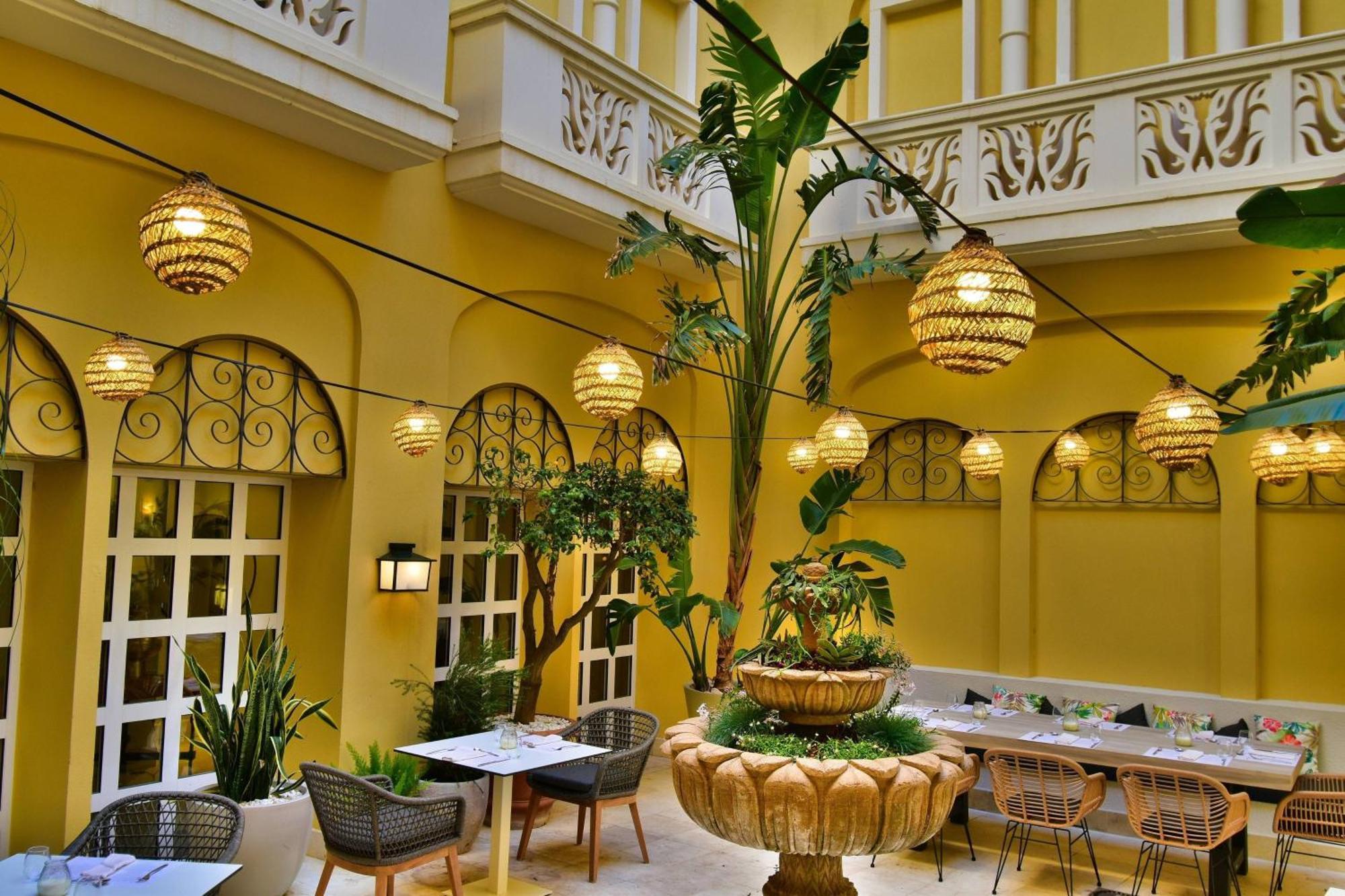 德尼亚拉塞拉万豪高尔夫度假村及水疗中心 外观 照片 The interior of the restaurant