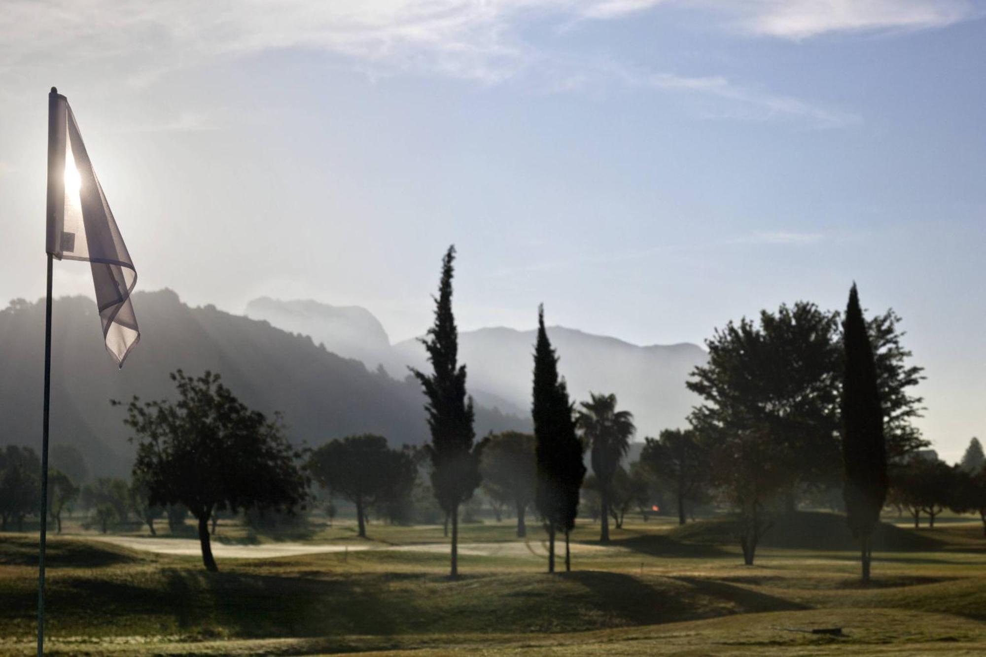 德尼亚拉塞拉万豪高尔夫度假村及水疗中心 外观 照片 Golf course in the mountains of Andalusia