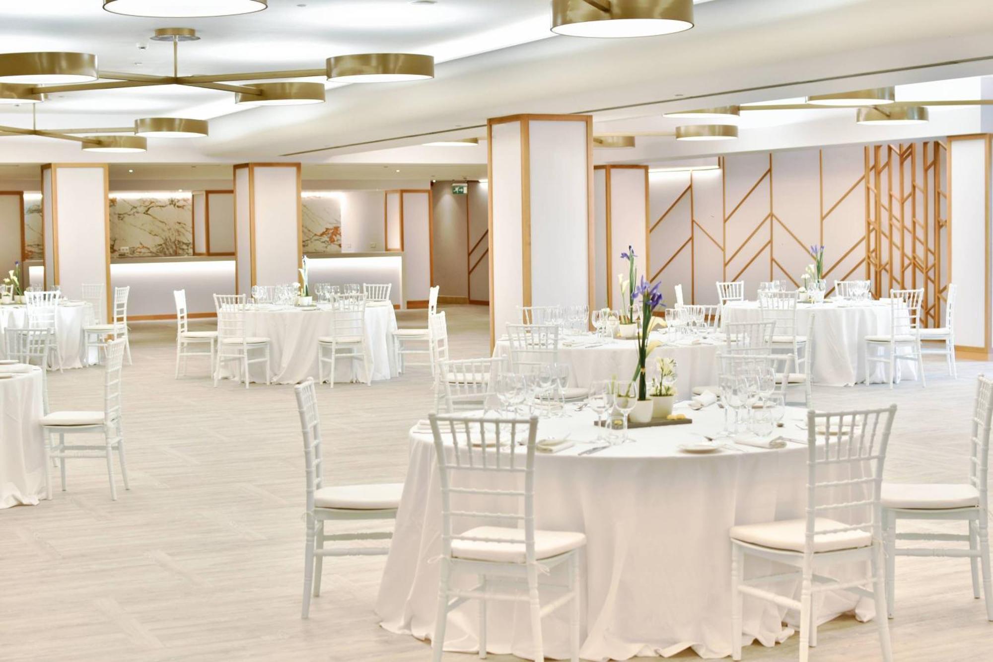 德尼亚拉塞拉万豪高尔夫度假村及水疗中心 外观 照片 The ballroom at the hotel