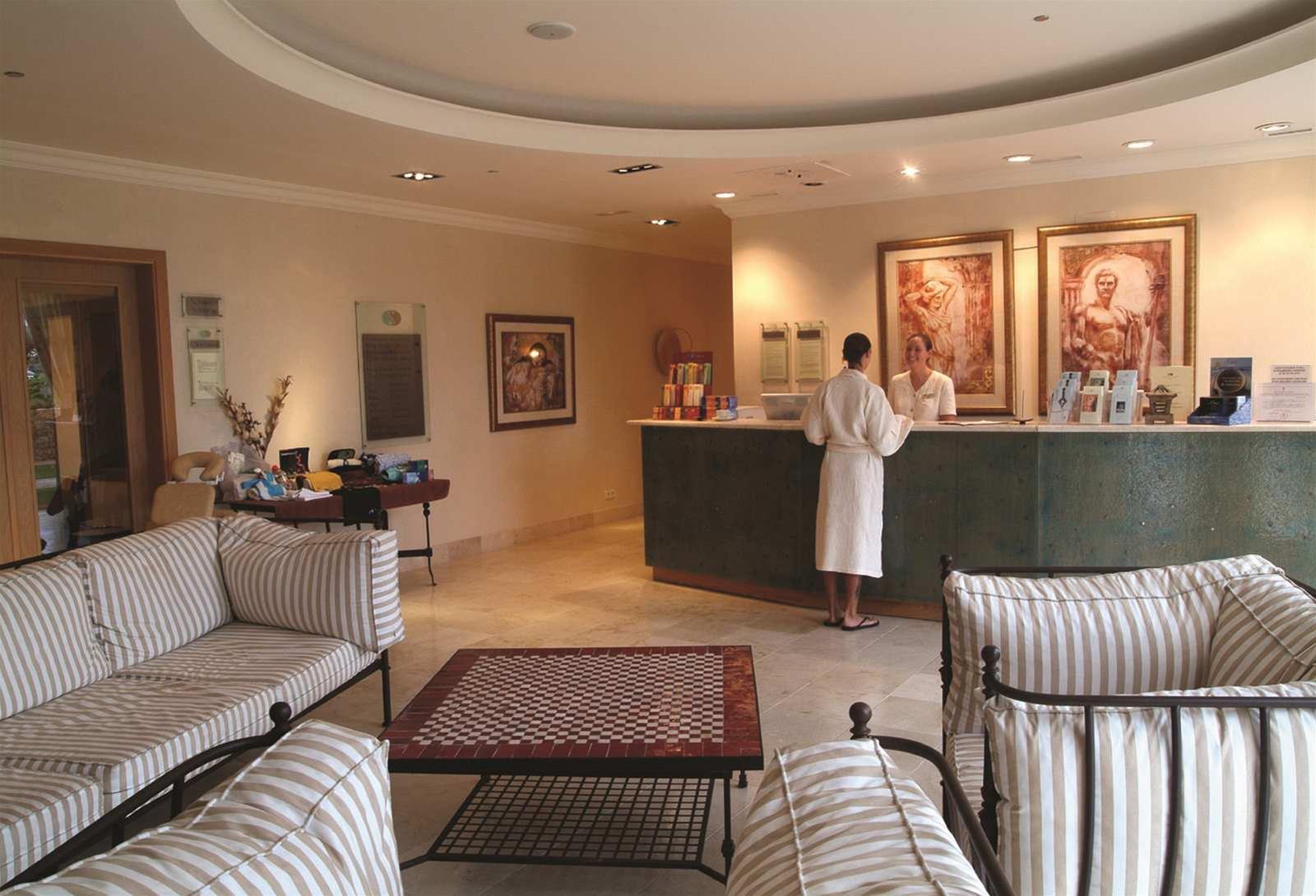 德尼亚拉塞拉万豪高尔夫度假村及水疗中心 外观 照片 Spa reception area